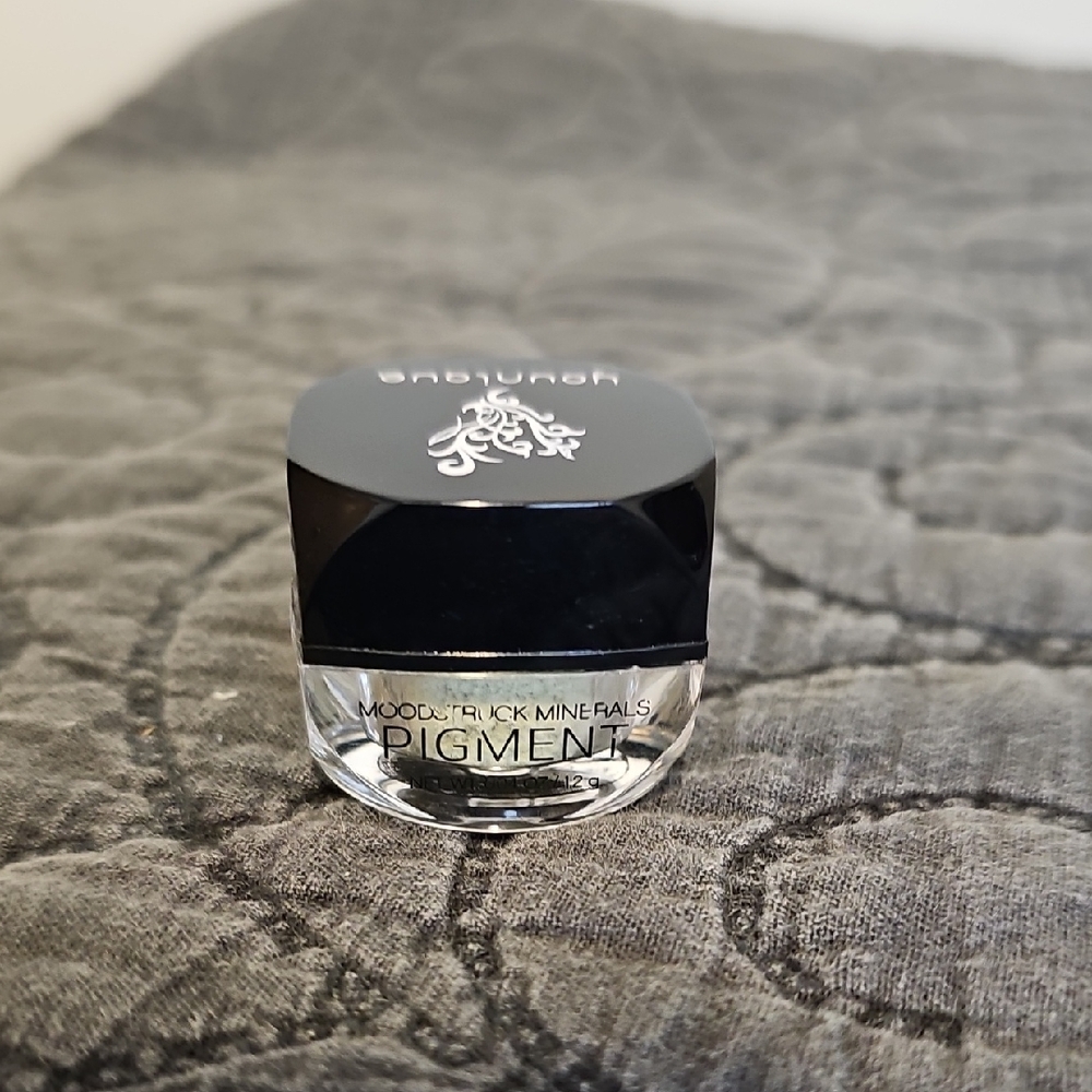 Younique Moodstruck Minerals Pigment - Bold Black